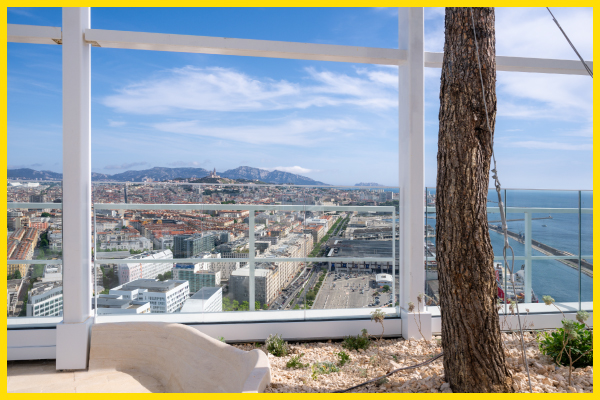 Visite-Touristique-Decouverte-Marseille+Rooftop-Sky-Center
